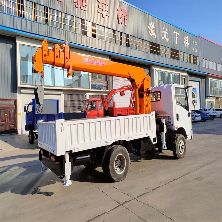 朝阳区三轮随车吊定制 农用改装机自备吊中瑞长期出售